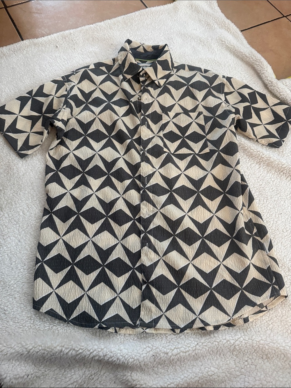 Sovereign Code Black & Cream Geometric Short-Sleeve Button-Down Shirt